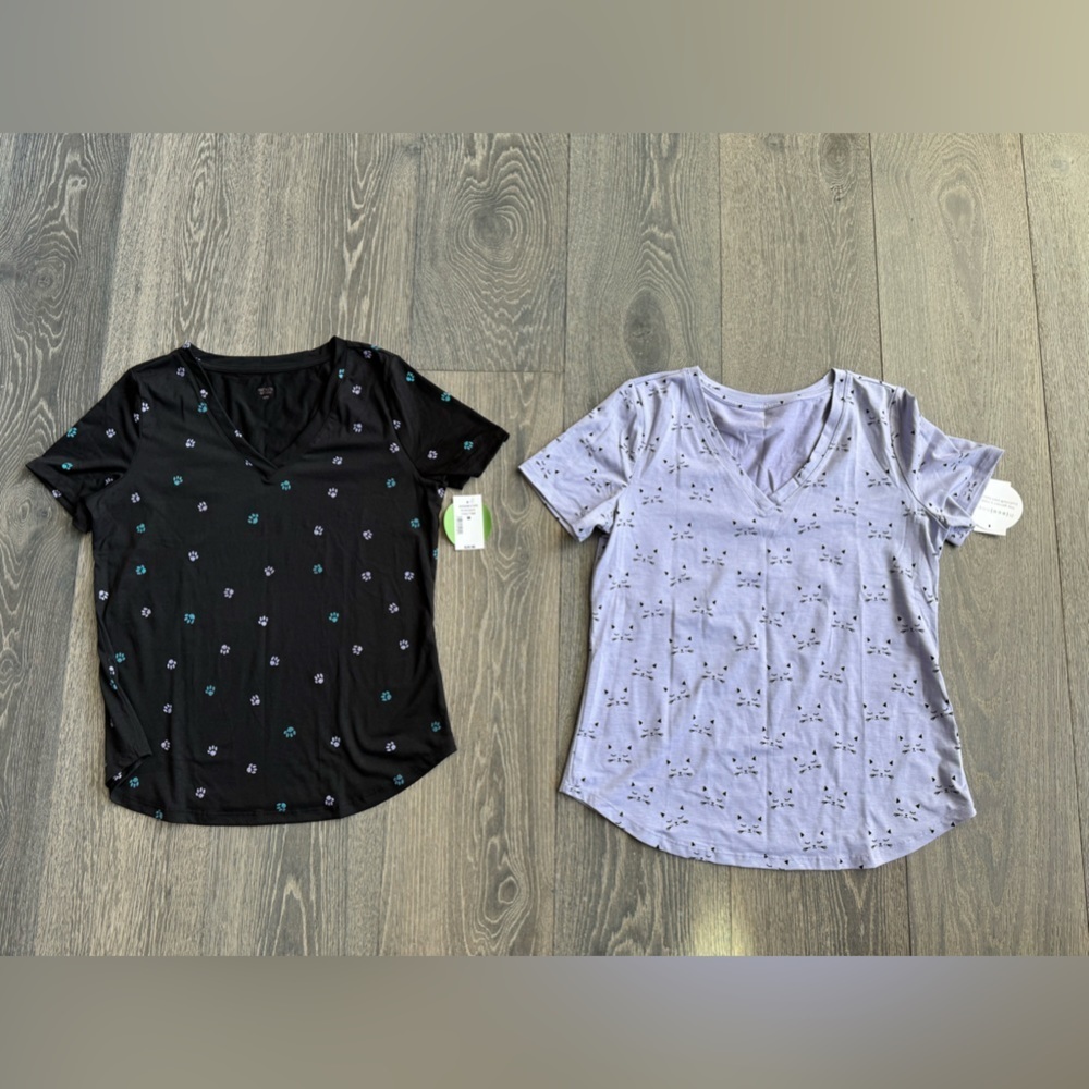 Lot of 2 Ricki's Basics Short Sleeve V-Neck Tee in Paw / Cat Print